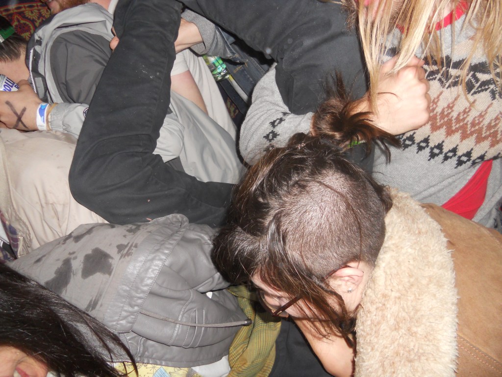 MACROCK - Crowd Surf