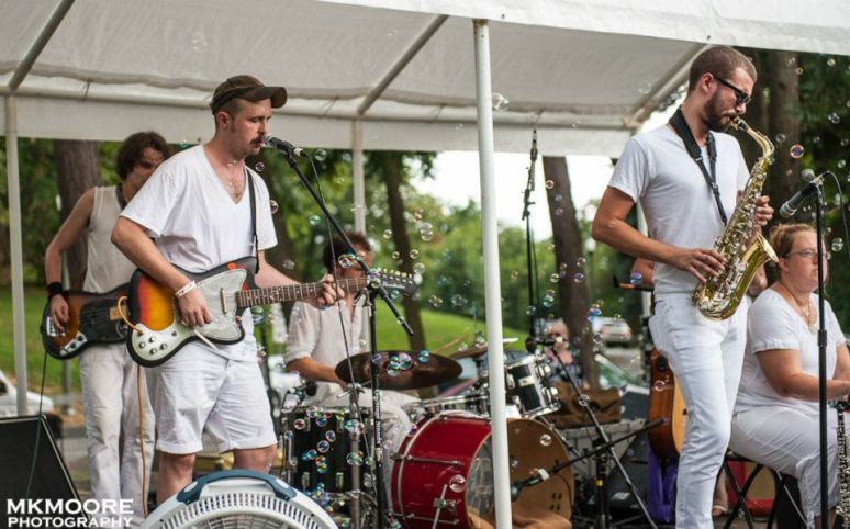 375589_10151072550493961_1863206302_n